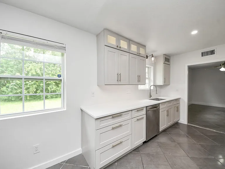 4011 Ebbtide Dr — Photo 7