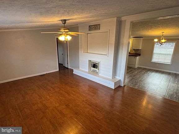 5th image of 223 Mission Ln