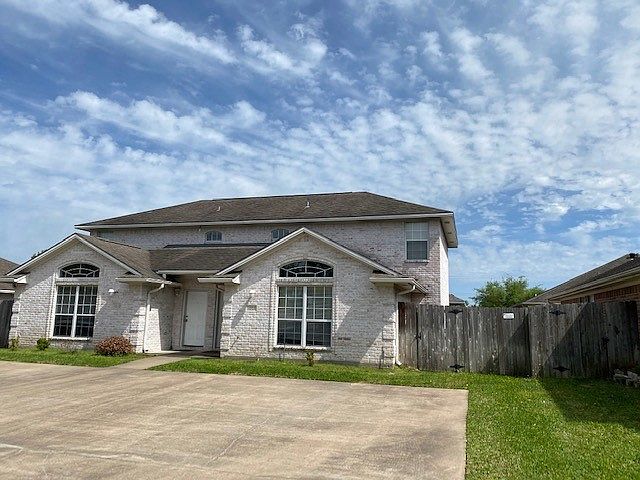 1st image of 1008 Willow Pond Ct