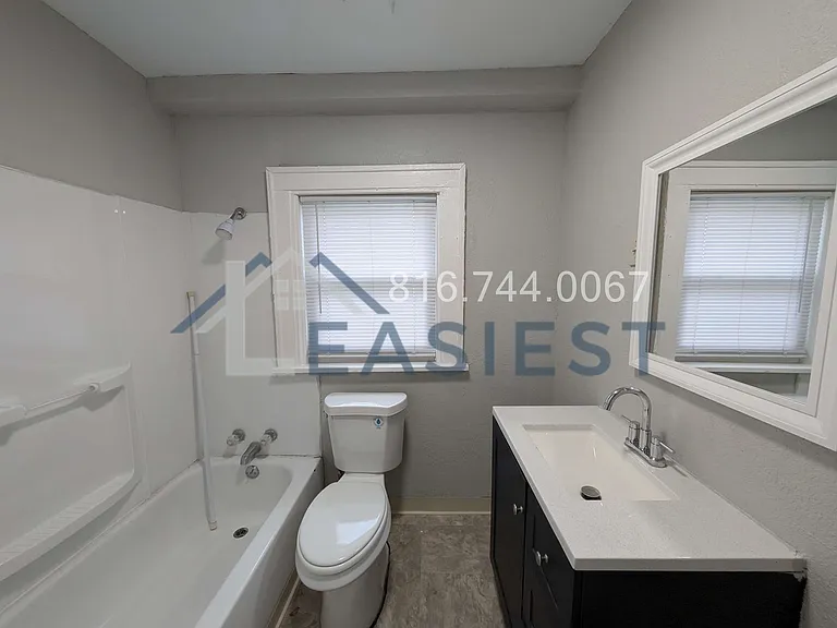 4028 Indiana Ave — Photo 12