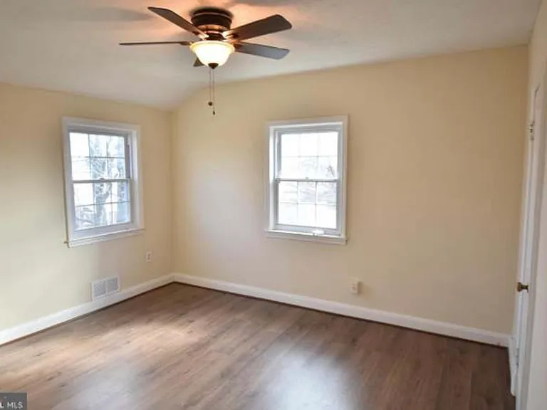 1237 Walker Ave — Photo 2