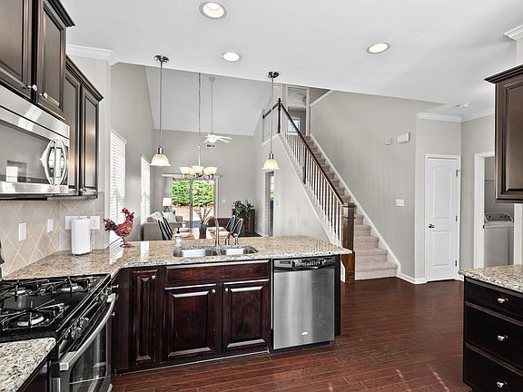 5th image of 114 Mount Evans Dr