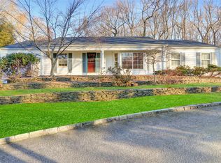 43 Cliff Rd, Port Jefferson, NY 11777