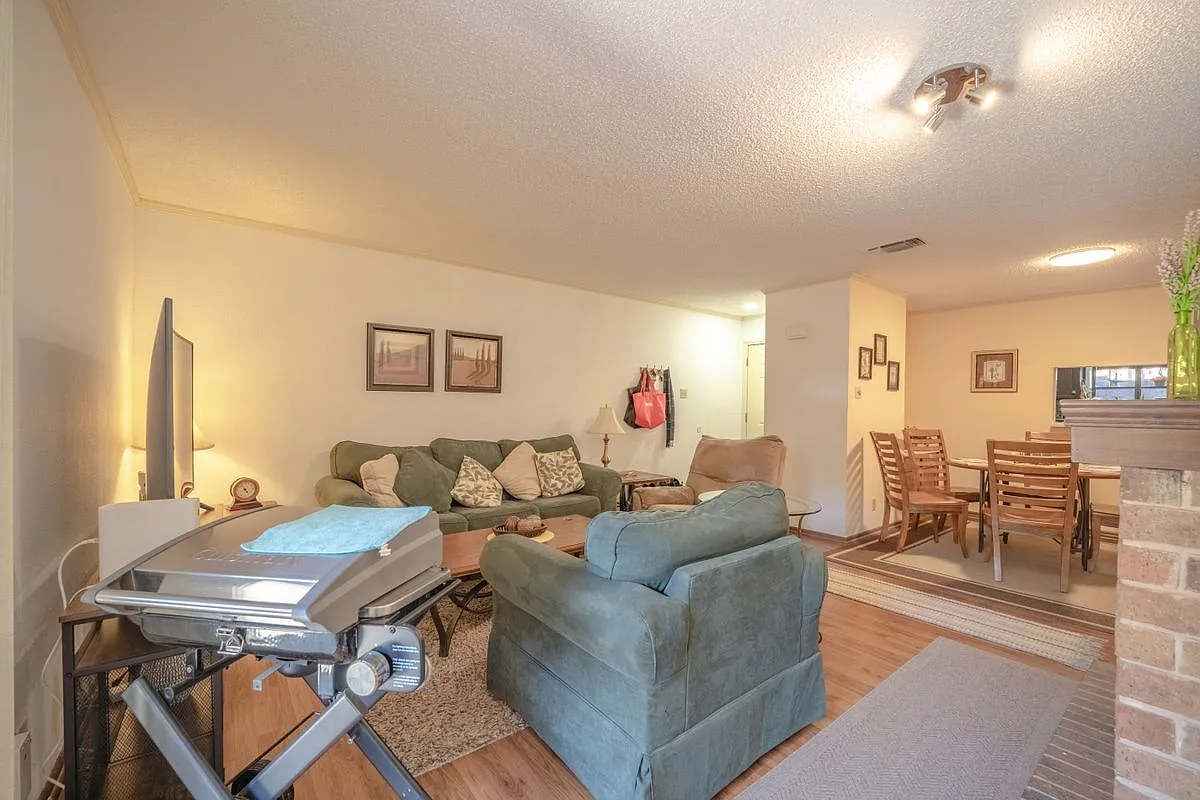 2 bed, 2.0 bath, 1160 sqft, $1,200 — Photo 3