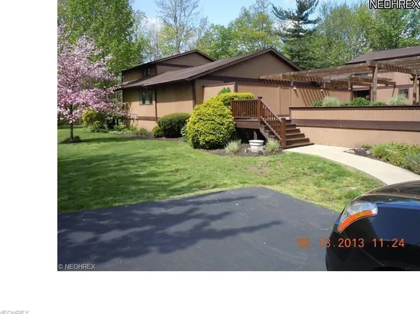 17604 Walnut Trl, Chagrin Falls, OH 44023