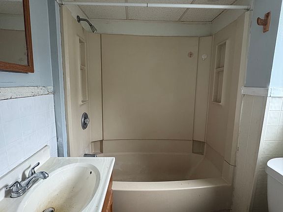 4th image of 180 Norran Dr APT 2