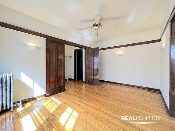 3rd image of 816 W Waveland Ave #81606