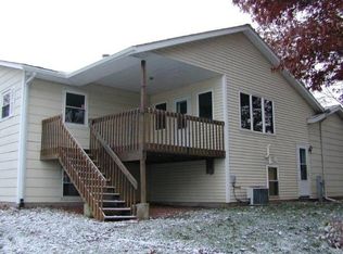 250 Willow Dr, Hartland, WI 53029