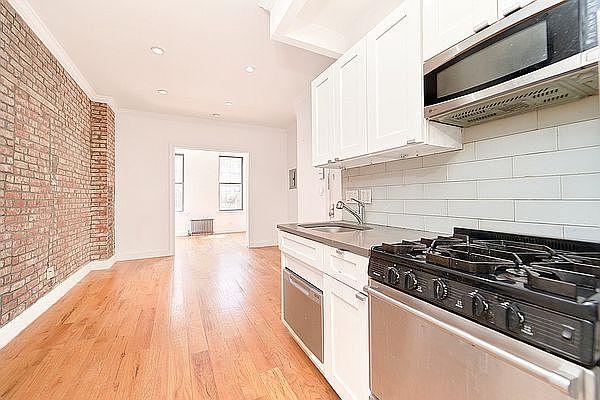 1st image of 325 E 83rd St #B3