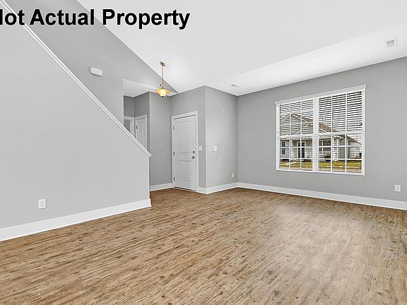 5th image of 1986 Freehold St