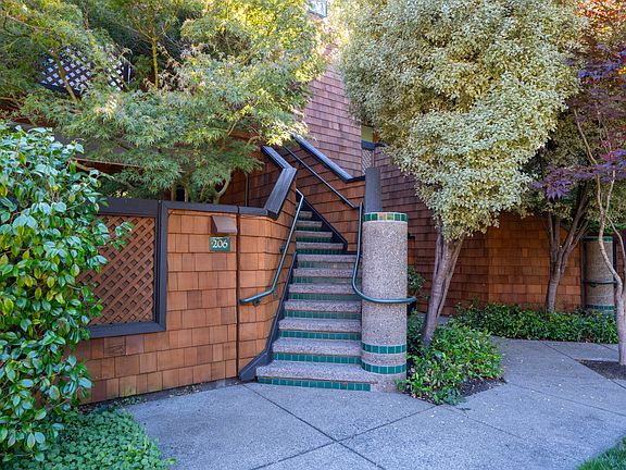 2nd image of 206 Paradise Dr