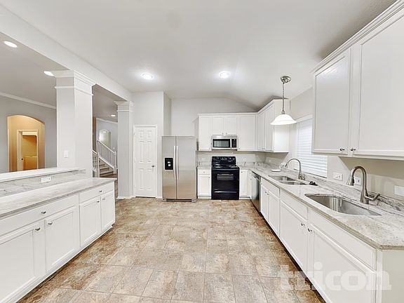 5th image of 630 Azalea Dr