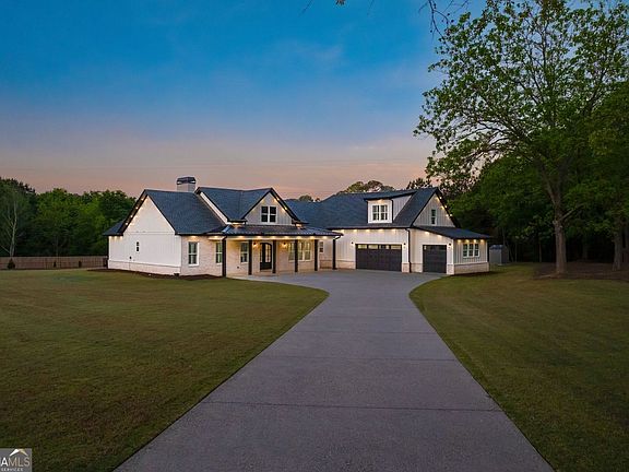 4th image of 825 Arch Tanner Rd