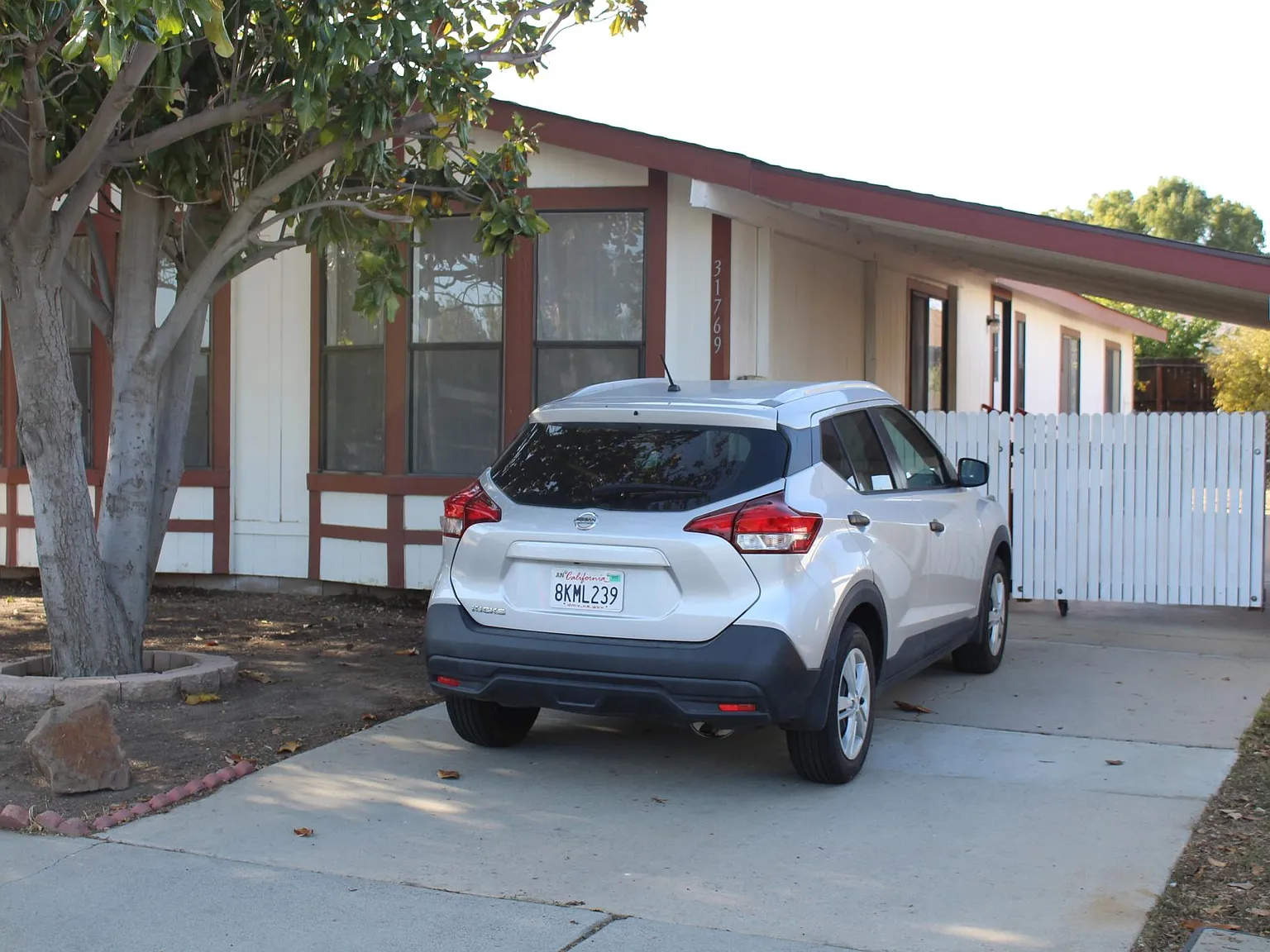 3 bed, 1344 sqft, $2,600 — Photo 2