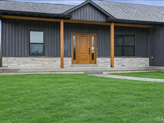 5th image of 102 Oak Hall Rd