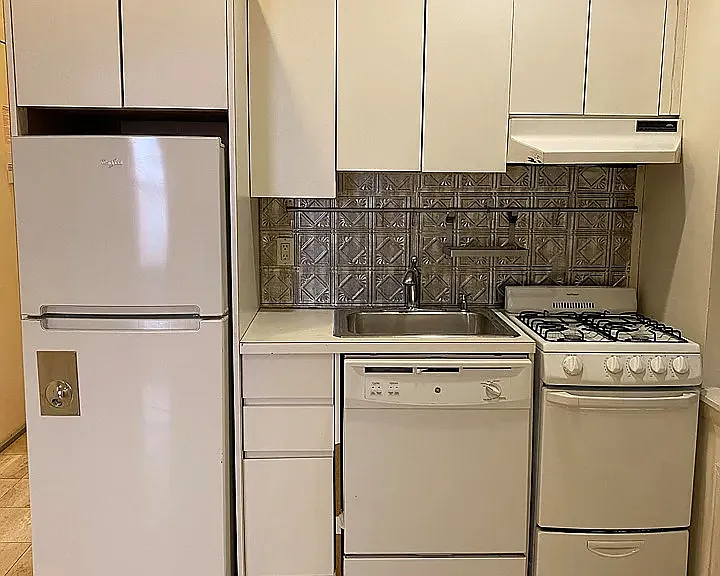 35 W 65th St #1C — Photo 5