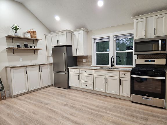 2nd image of 577 Harlan Ave NE