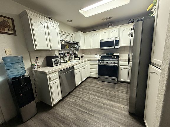 5th image of 4405 Oldcastle Ave