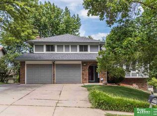 2910 Lynnwood Dr, Bellevue, NE 68123