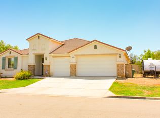 19353 Rocky Summit Dr, Perris, CA 92570