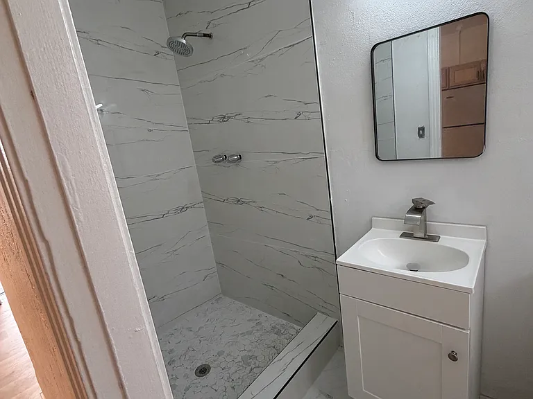 2308 9th St W #8 — Photo 8