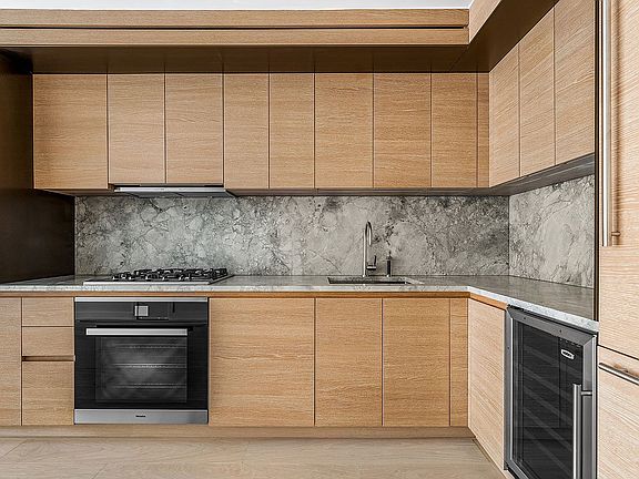 5th image of 215 W 28th St APT 2G