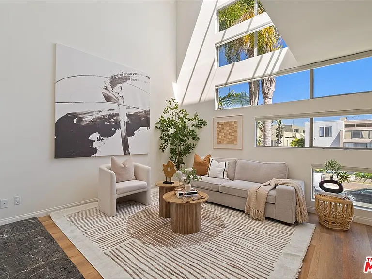 821 Bay St #C1 — Photo 1