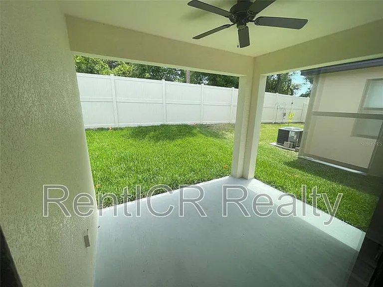 1437 N River Cir — Photo 14