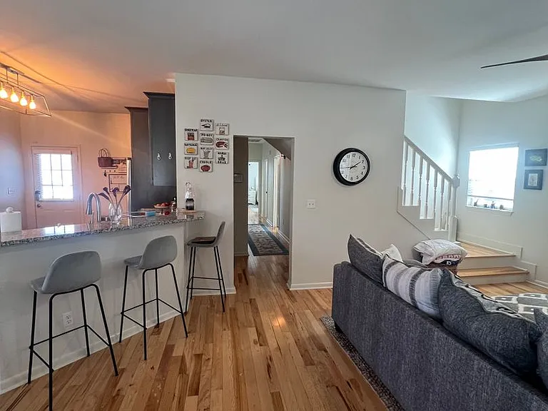 2325 State St — Photo 2