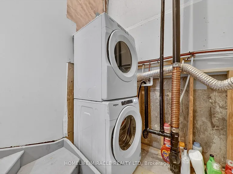 73 Sutcliffe Dr — Photo 32