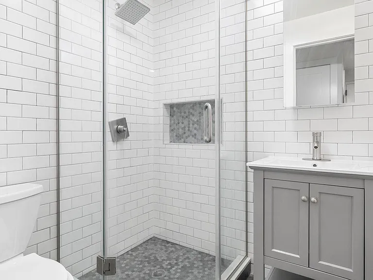 418 E 9th St #2B — Photo 8