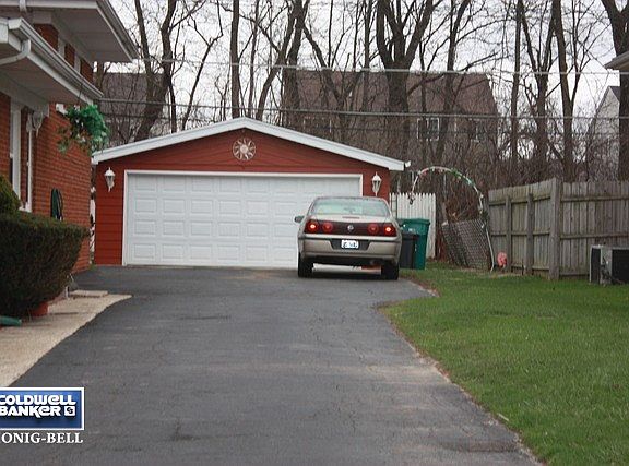4th image of 806 Parkwood Dr