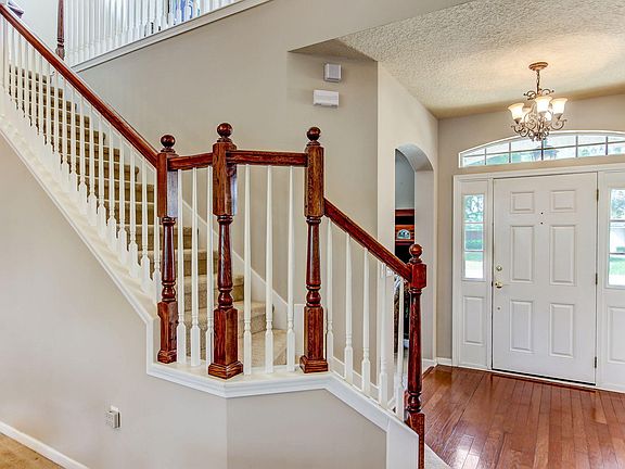 3rd image of 2704 Caldar Ct