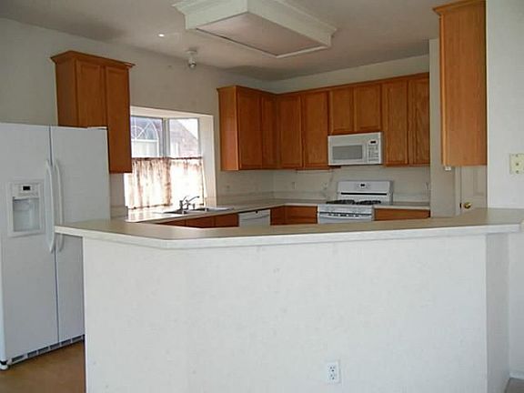 5th image of 5912 Sidney Ln