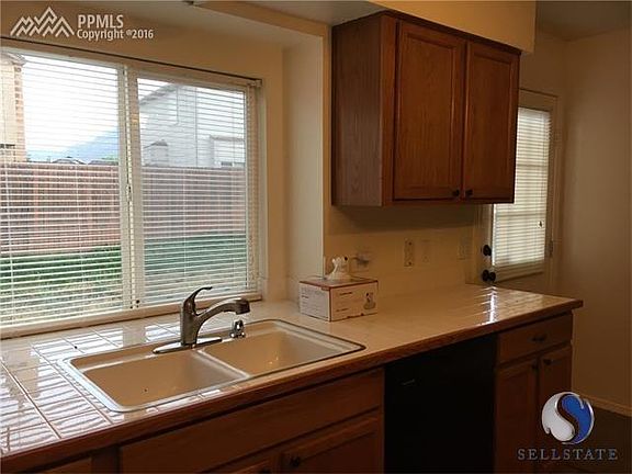 LOOKING INTO BACK YARD. DOOR OUT TO PATIO.