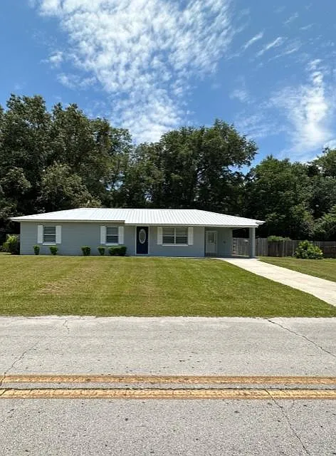3 bed, 1182 sqft, $1,950 — Photo 1