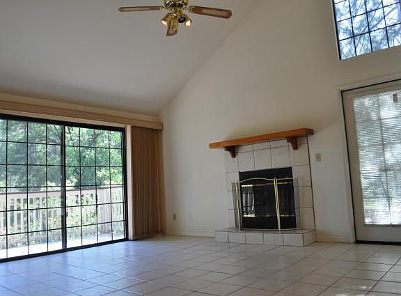 3rd image of 40690 Foxboro Ct