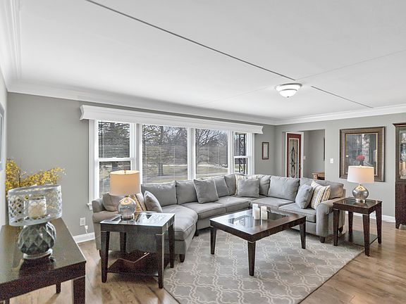 4th image of 512 Bay Rd