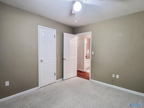 5th image of 110 Scarlet Oak Cir