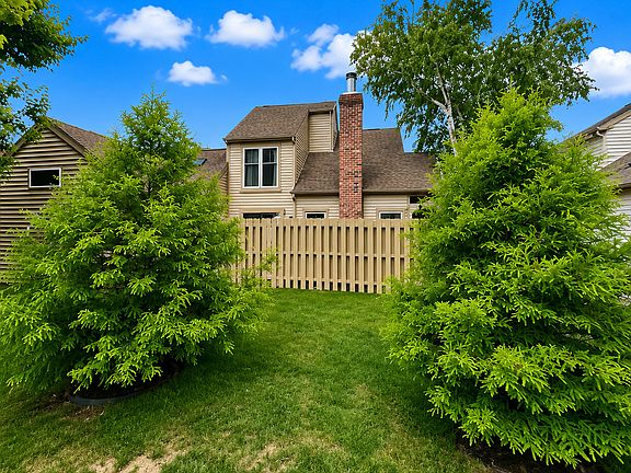 5th image of 3039 Bayberry Ct W