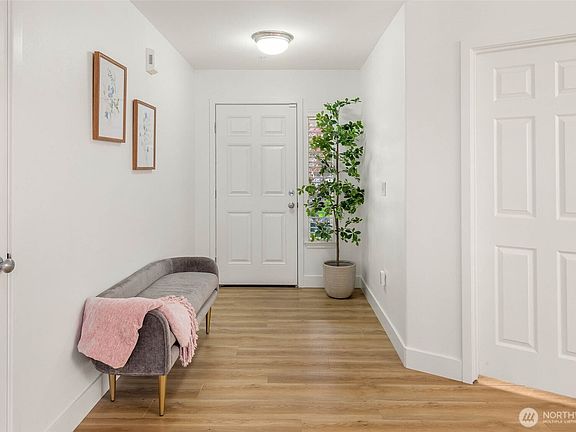 3rd image of 5231 NE 11th Court