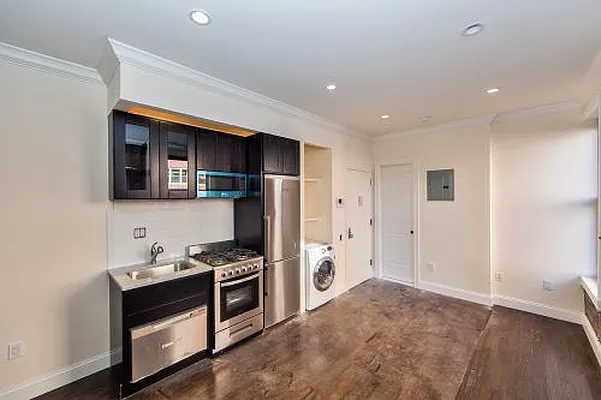 Rented by Icon Realty Management | media 7