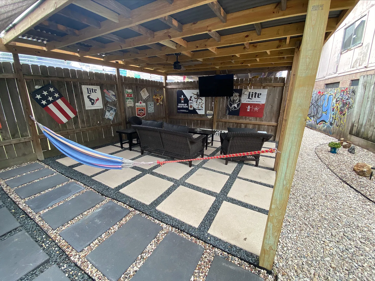 Cedarcliff Dr, Houston — Photo 2