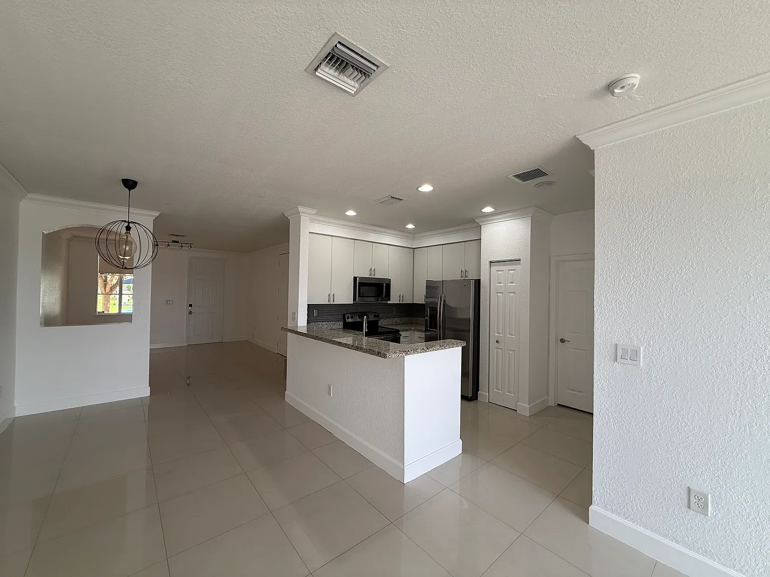 4 bed, 1932 sqft, $3,600 — Photo 4