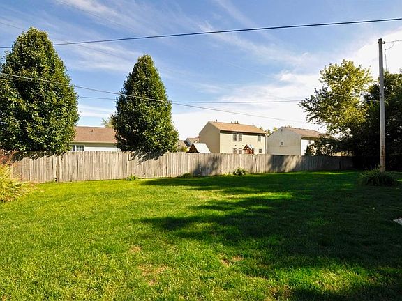 4th image of 459 Douglas Ct