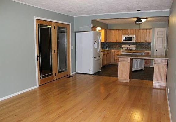 4th image of 9123 Park Dr