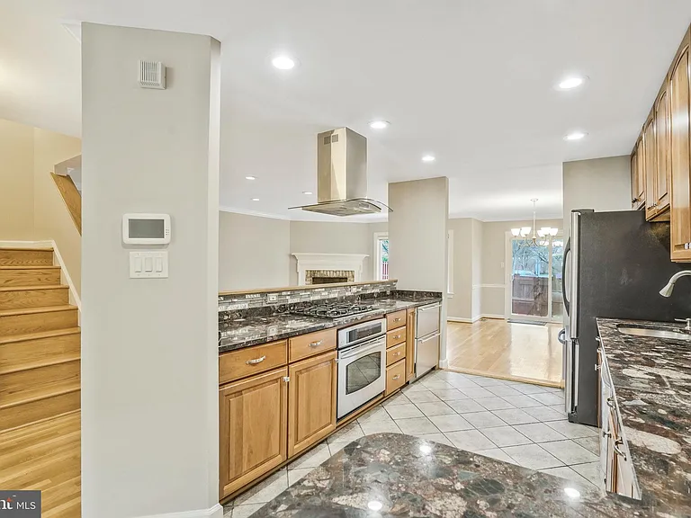 6366 Brampton Ct — Photo 6