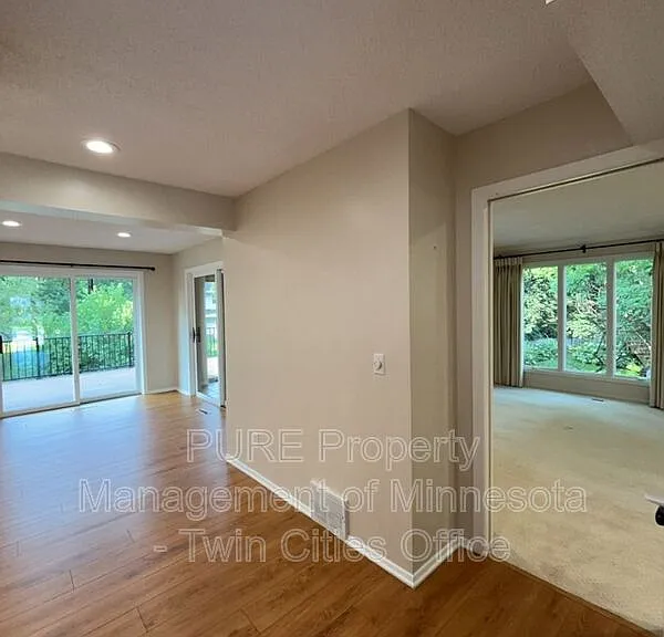 7420 Hyde Park Cir — Photo 9