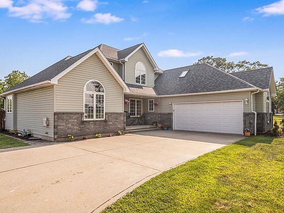 2nd image of 102 Prairie Dr