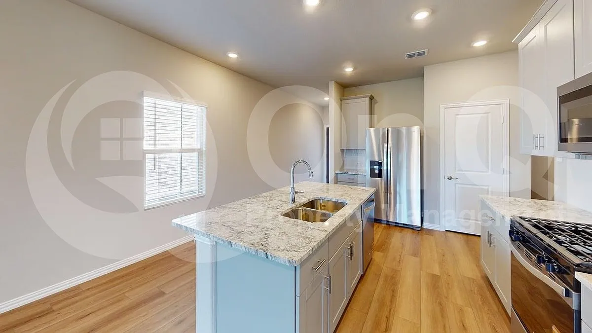 4 bed, 2.0 bath, 1605 sqft, $2,150 — Photo 4